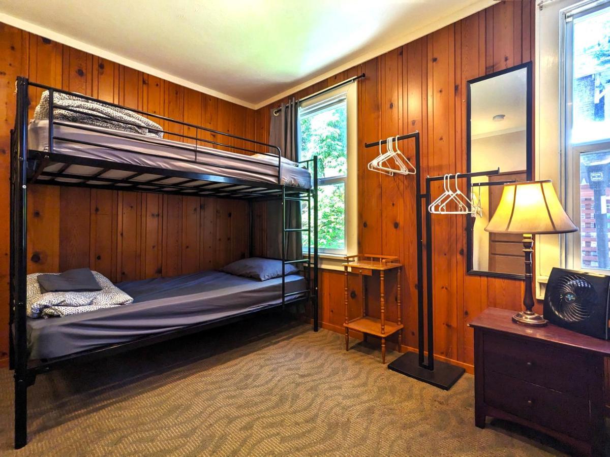 Bunk & Brew Historic Lucas House - Hostel Bend Kültér fotó